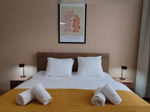 Bedroom, towels