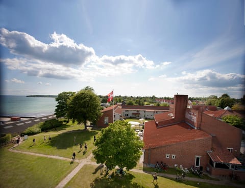 Property building, Landmark view, Sea view, Location
