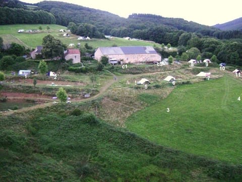 Caravan Miekie Camping La Foret du Morvan Campground/ 
RV Resort in Bourgogne-Franche-Comté