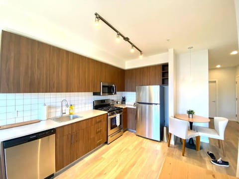 Lovely Brand New Condo Apartment in Sidney