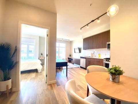Lovely Brand New Condo Apartment in Sidney