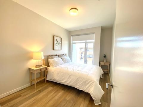 Lovely Brand New Condo Apartment in Sidney