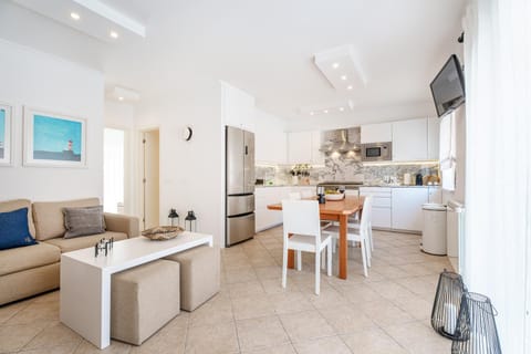 TV and multimedia, Living room, Dining area, minibar, pet friendly, stove
