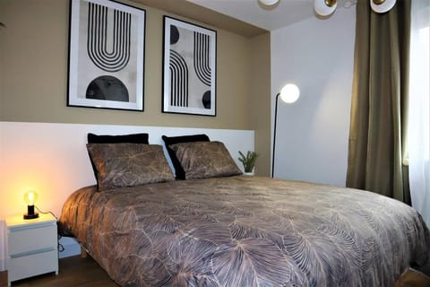 Bed, Bedroom