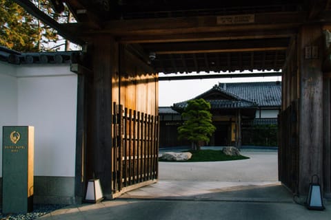Facade/entrance