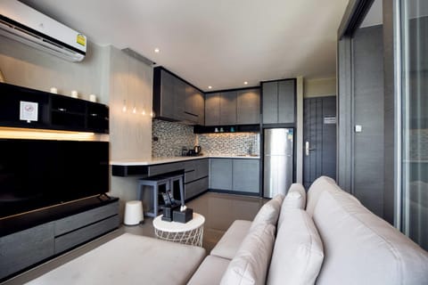 Kitchen or kitchenette, Living room, Seating area, Dining area, minibar