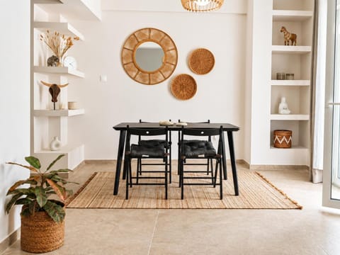 Living room, Seating area, Dining area