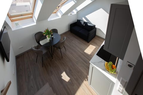 TV and multimedia, Kitchen or kitchenette, Living room, Dining area