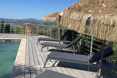 Splendid villa with swimming pool & sea view House in Roquebrune-sur-Argens