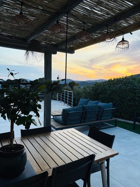 Splendid villa with swimming pool & sea view House in Roquebrune-sur-Argens