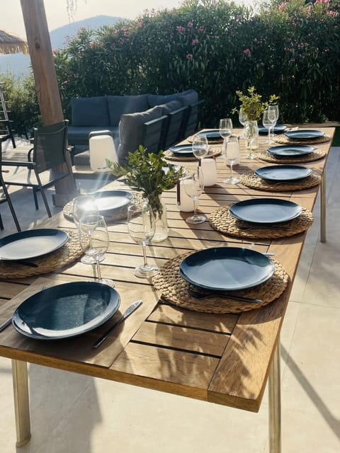 Splendid villa with swimming pool & sea view House in Roquebrune-sur-Argens