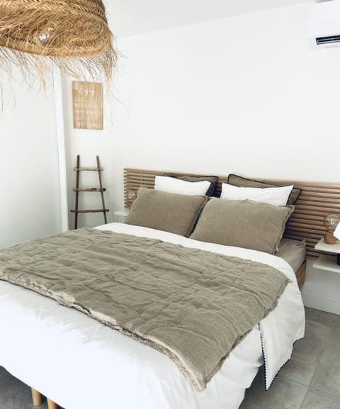 Splendid villa with swimming pool & sea view House in Roquebrune-sur-Argens