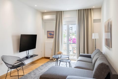 TV and multimedia, Living room, Seating area, air conditioner
