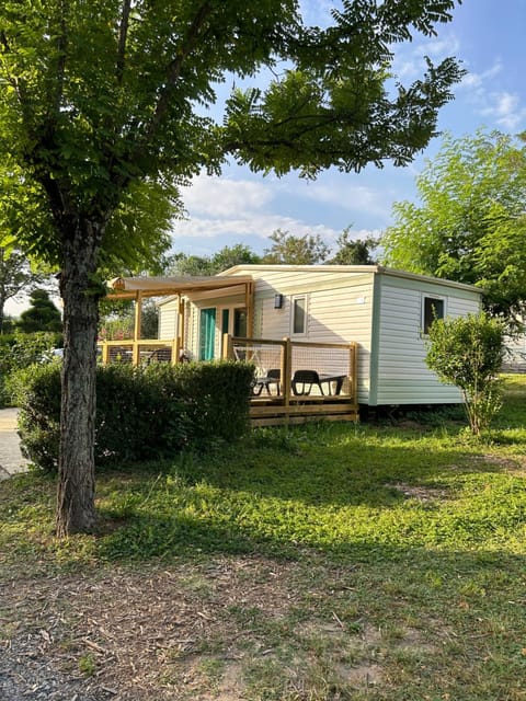 Camping Beaussement LIBERTY climatisé Campground/ 
RV Resort in Balazuc