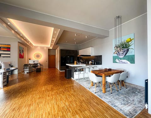 Dining area, kitchen