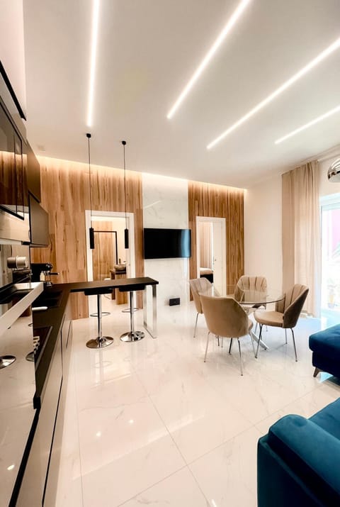 Communal lounge/ TV room, TV and multimedia, Kitchen or kitchenette, Living room, Seating area, Dining area, Evening entertainment, minibar