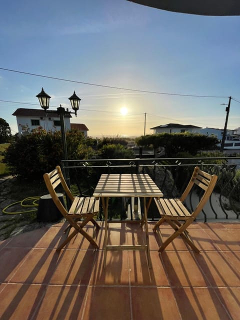 NO CEU - A fully private flat in the sky with Ocean view Apartment in Amoreira