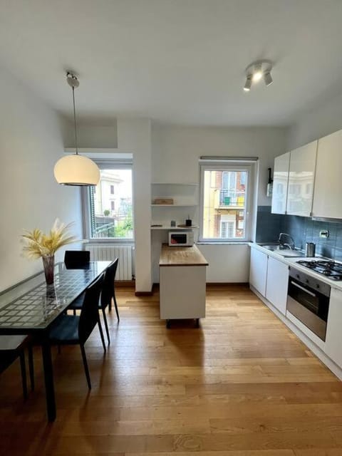 Kitchen or kitchenette, Dining area, dishwasher, pet friendly, stove