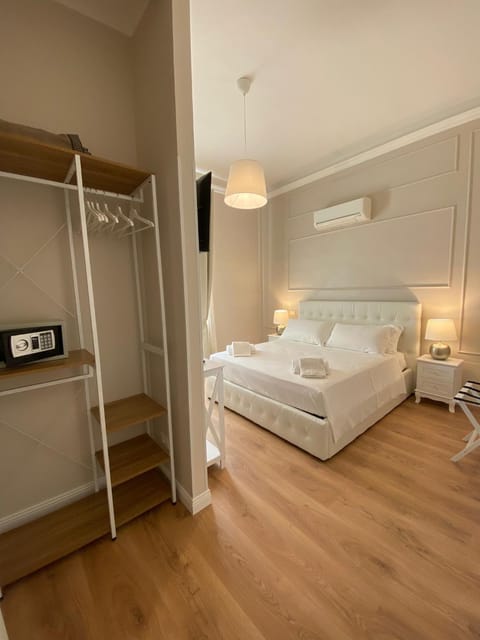 Bed, Photo of the whole room, Bedroom, safe, towels, wardrobe, air conditioner
