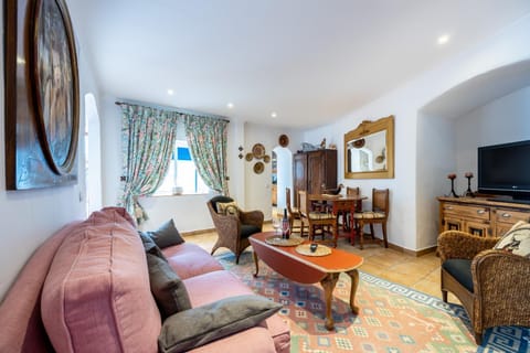 Communal lounge/ TV room, Living room