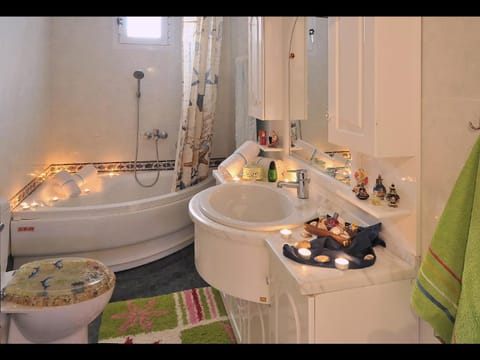 Bathroom, Bath, towels