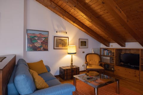 Communal lounge/ TV room, Living room