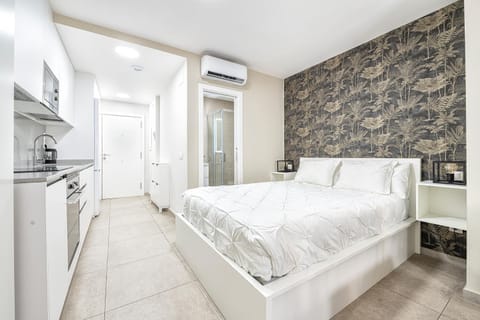 Bed, Photo of the whole room, Bedroom, air conditioner