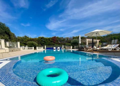 Natural landscape, Solarium, Garden view, Swimming pool, sunbed