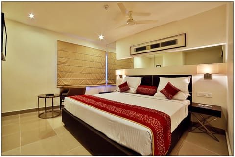 Photo of the whole room, Bedroom