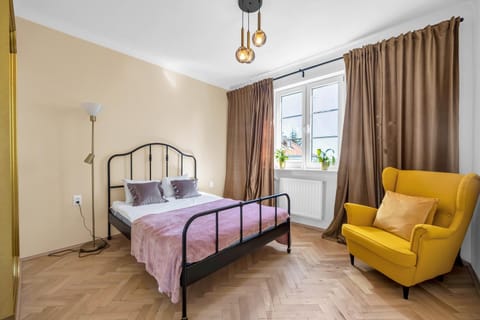 Seating area, Bedroom