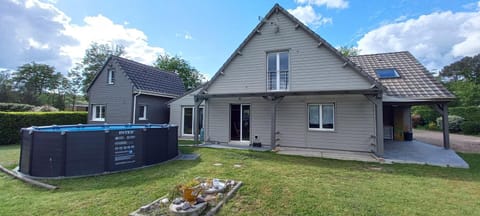 Property building, Garden, Garden, Swimming pool