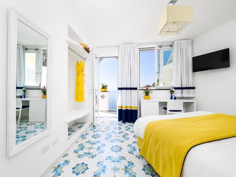 Bed, TV and multimedia, Photo of the whole room, Bedroom, wardrobe