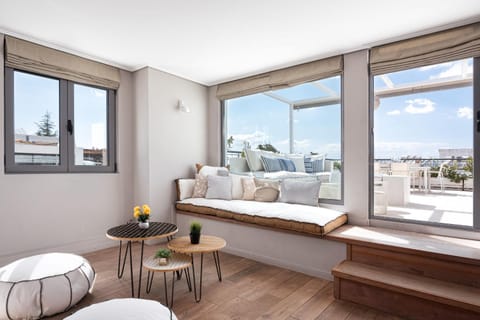 View (from property/room), Balcony/Terrace, Living room, Seating area