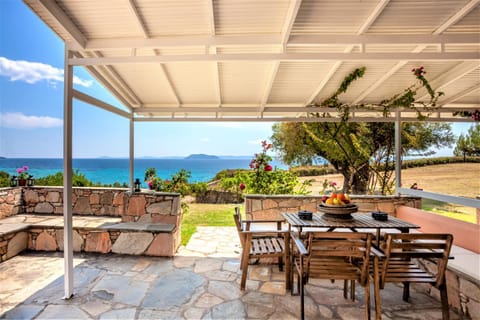Natural landscape, View (from property/room), Balcony/Terrace, Dining area, Sea view