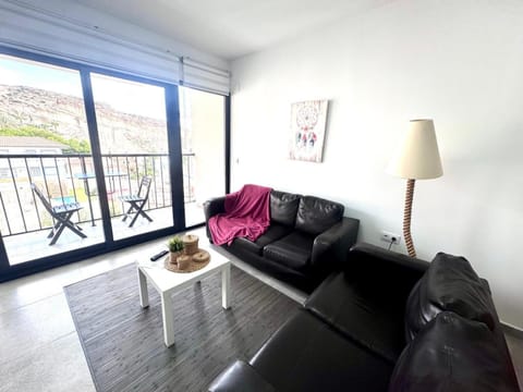 Balcony/Terrace, Living room, Mountain view