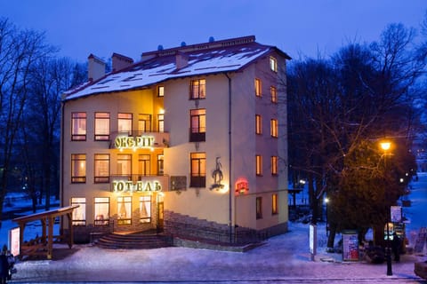 Restaurant/places to eat, Facade/entrance