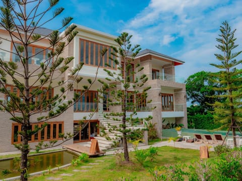 Property building, Spring, Day, Garden, Garden view