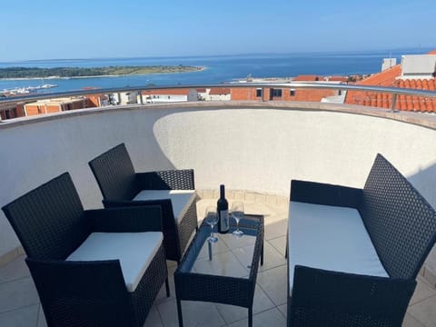 View (from property/room), Balcony/Terrace, Seating area, Sea view