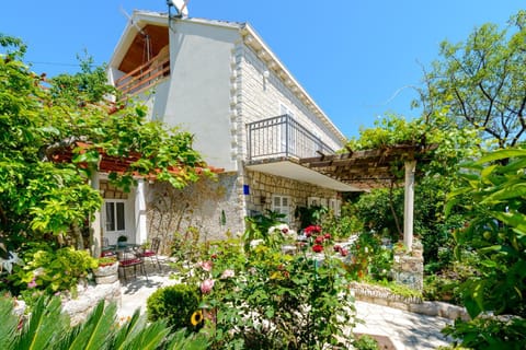 Property building, Day