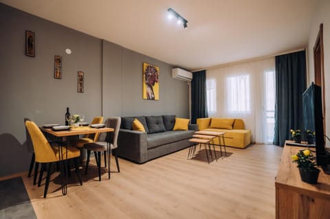 Living room, Seating area, Dining area