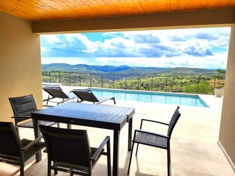 Patio, Natural landscape, View (from property/room), Balcony/Terrace, Dining area, Mountain view, Swimming pool