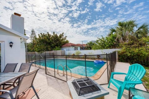 Large pool home and blocks away from the beach House in South Daytona