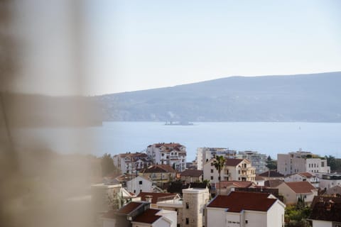City view, Mountain view, Sea view