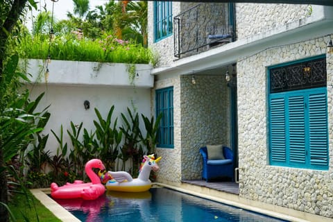 Patio, Garden, Pool view, Swimming pool, Swimming pool, sunbed