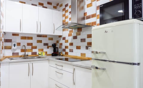 Kitchen or kitchenette, minibar, pet friendly, stove