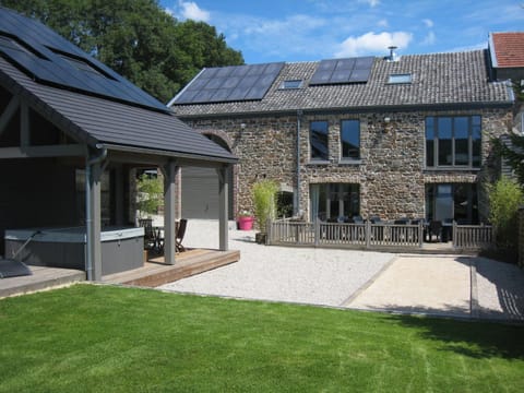 Facade/entrance, Garden