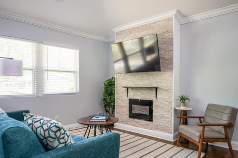 TV and multimedia, Living room, Seating area, Evening entertainment, flat iron