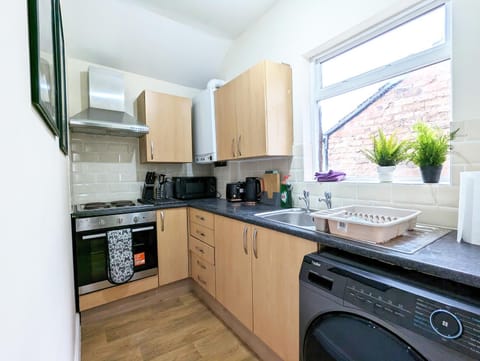 Guest Rooms in Anfiled Near Stadium, Free Parking House in Liverpool