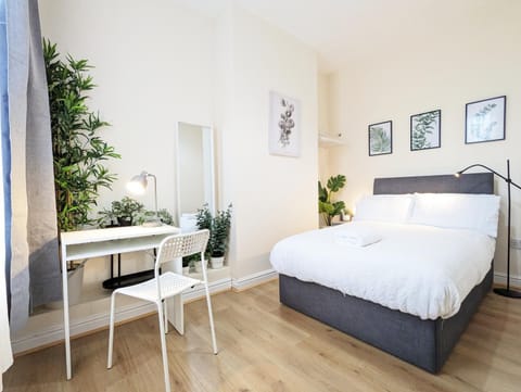 Guest Rooms in Anfiled Near Stadium, Free Parking House in Liverpool