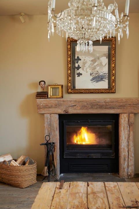Living room, Dining area, fireplace, fireplace, flat iron, air conditioner